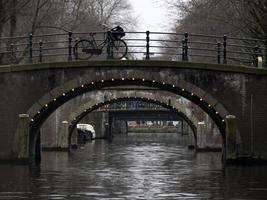 Amsterdam antiguo casas ver desde canales foto