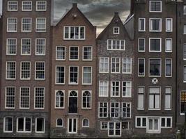 Amsterdam antiguo casas ver desde canales foto