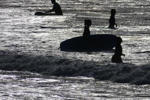 navegar colegio en un Oceano playa foto