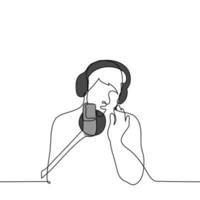 hombre se sienta en auriculares en frente de un profesional micrófono y habla gesticulando - uno línea dibujo vector. concepto radio anfitrión, podcast vector