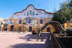 modernismo, arquitectónico estilo de el tarde Diecinueveavo y temprano Vigésimo siglo en cuales Derecho líneas fueron evitado foto