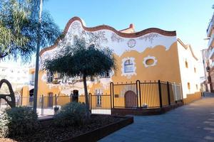 modernismo, arquitectónico estilo de el tarde Diecinueveavo y temprano Vigésimo siglo en cuales Derecho líneas fueron evitado foto