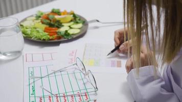 Nutritionist woman planning healthy vegetable diet. A nutritionist plans a healthy diet for a patient. video