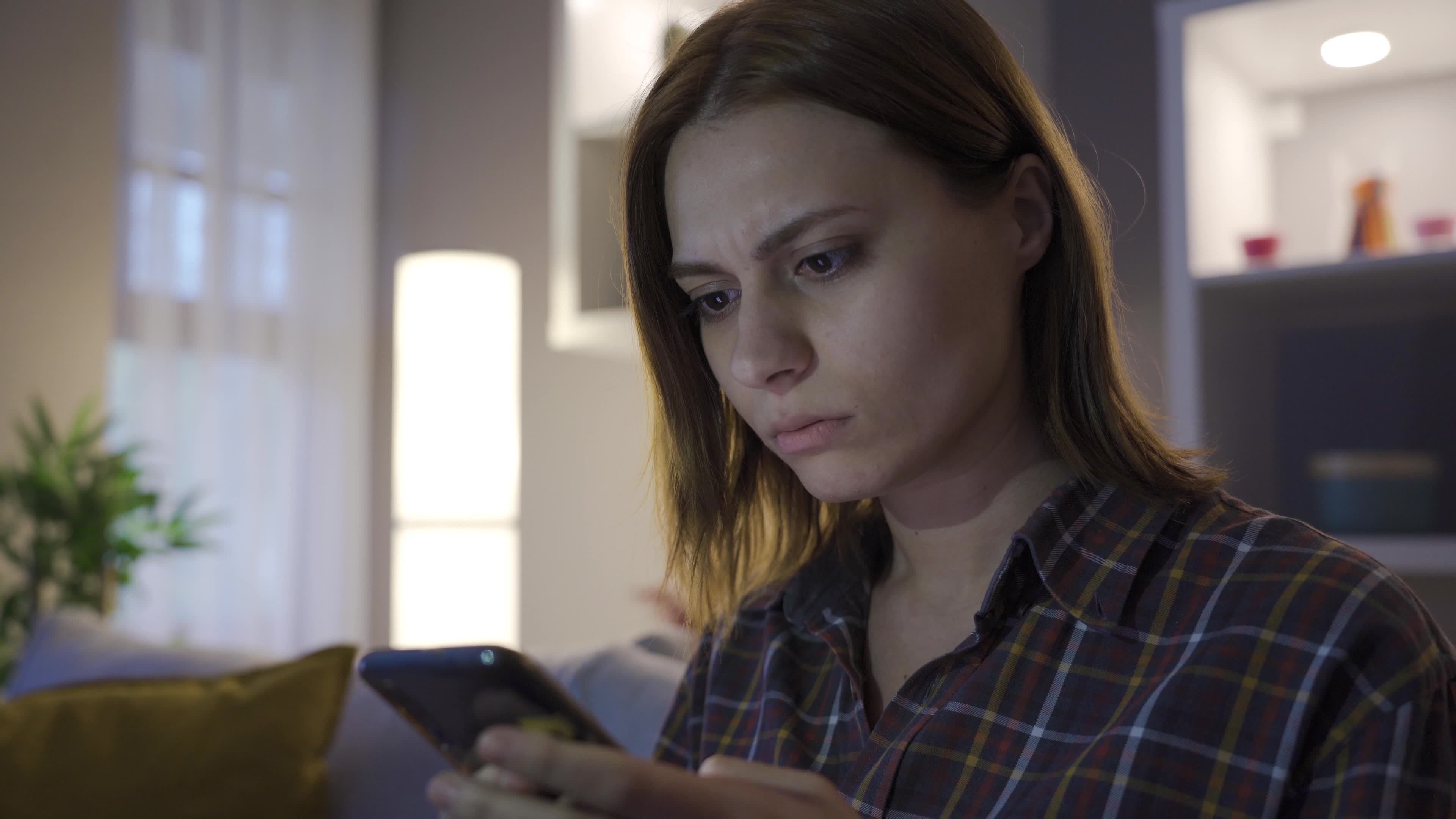 Texting And Tears: The Deadly Combo Of Emotions And Driving - vkrnuet