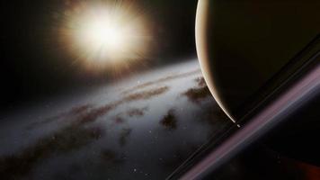 extraterrestre planeta vuelo, planeta anillos, espacio, 4k video