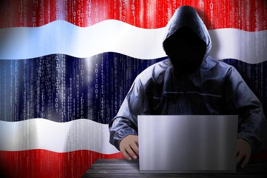 anónimo encapuchado hacker y bandera de tailandia, binario código - ciber ataque concepto foto