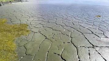 toneel- landschap van atlantic kust lijn in de buurt Vestrahorn in IJsland video