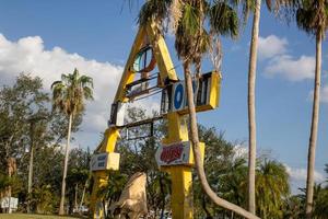 el cáscara fábrica demolido firmar foto