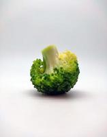 brócoli recopilación. diferente lados de verde Fresco brócoli. aislado en blanco antecedentes foto