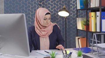 Desperate business woman in hijab. Muslim business woman works in the office in a hopeless and helpless state. video