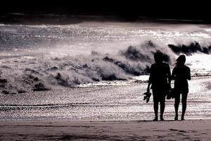 enormes olas del mar foto