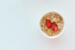 parte superior ver de desayuno cereal en un cuenco en mesa foto