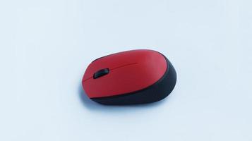 sencillo rojo ratón computadora accesorios inalámbrico aislado en blanco. foto