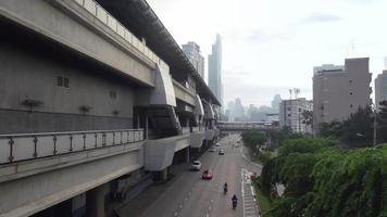 view of the BTS Krungthon buri station with some traffic in early morning with some smog smoke pm2.5 video