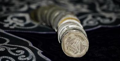 1 Rupee Indian old coins selective focus photo