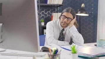 Lazy unproductive employee sleeping in office. Sleepy lazy office worker taking a nap at his desk. video