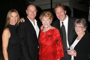 amanda paga, Corbin bernsen, jeanne cobre, colin bernsen y Jeanne s hermana Evelyn a un privado 80 cumpleaños fiesta para Jeanne cobre alojado por sotavento campana a su hogar en beverly sierras, California en octubre 23, 2008 foto