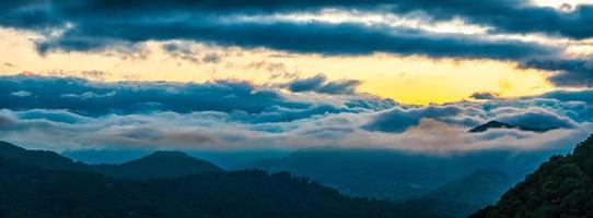 Mañana amanecer en maggie Valle norte carolina montañas foto