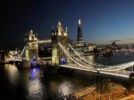 una vista del puente de la torre en londres foto