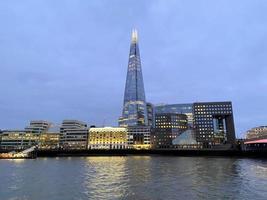 una vista del río támesis en londres foto