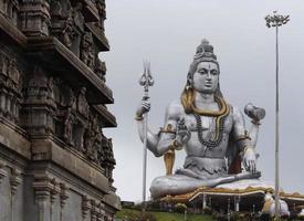 Lord Shiva statue full view during day time photo