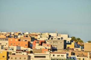 ciudad en la costa foto