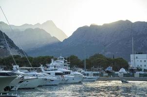 antalya pueblo Puerto después el puesta de sol foto