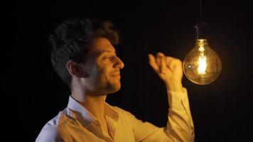 When the man snaps his finger, the lamp lights up, which means he has an idea. Smart man comes up with a new idea and with a snap of his finger, the lamp turns on. Creative and collective. video