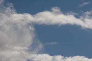 clima tormentoso y nubes oscuras foto