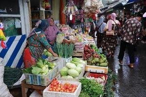 Tegal, Januari 2023.Photographs of sellers on the side of the road, jars. for souvenirs with various kinds of food being sold, such as fruit, sweets, etc. photo