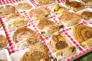 panal en paquete para rebaja en el local mercado miel abeja en peine Colmena foto