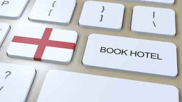 livro hotel dentro Inglaterra com local na rede Internet on-line. botão em computador teclado. viagem conceito 3d animação. livro hotel texto e nacional bandeira