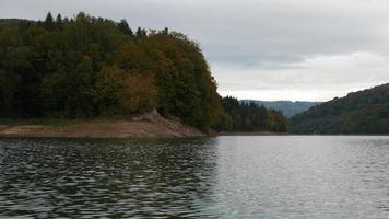 agua superficie en el lago, vacaciones foto