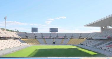 estado olimpico luis empresas es un estadio en Barcelona, Cataluña, España video