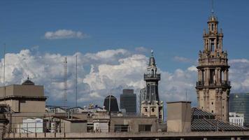 a telhados do Barcelona tiro a partir de uma terraço dentro a Centro do a cidade. video