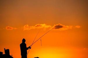 pesca al atardecer foto