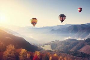 vistoso caliente aire globos mosca en cielo hermosa montaña paisaje foto