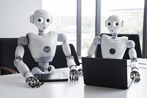 ai robots reunión y trabajando en ordenador portátil en mesa en oficina foto
