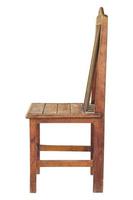 silla de madera antigua aislada en blanco con trazado de recorte foto