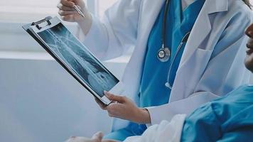 Female doctors recommend patients using chemotherapy as a way to help control cancer. There are questions about the history of patient information and general physical examination. Treatment concepts video