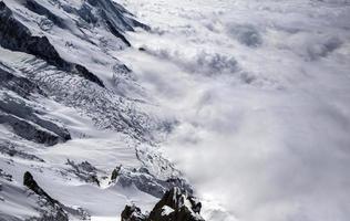 mont blanc arriba el nubes foto