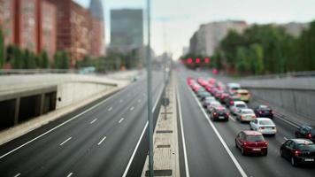 lasso di tempo di traffico su sottopassaggio nel Barcellona Spagna video