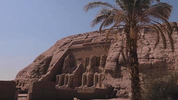 abu simbel têmpora, a Principal Entrada e estátuas, antigo Egito video