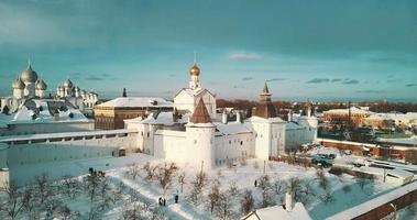 aérien panorama de le rostov kremlin, hiver russe paysages video