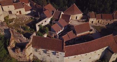 rumano antiguo ciudadela en Rasnov en el montaña video