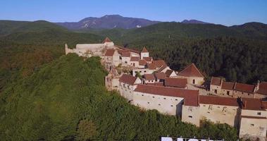 Roemeense oude citadel in rasnov Aan de berg video