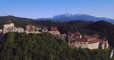 rumänska gammal citadell i rasnov på de berg video