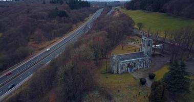 aereo Visualizza di il antico Cattedrale nel Scozia video