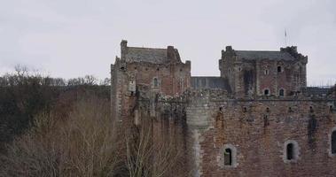 luchtfoto visie van doune kasteel in Schotland video