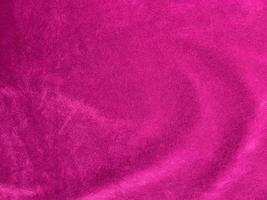 textura de tela de terciopelo rosa utilizada como fondo. fondo de tela rosa vacío de material textil suave y liso. hay espacio para el texto.. foto